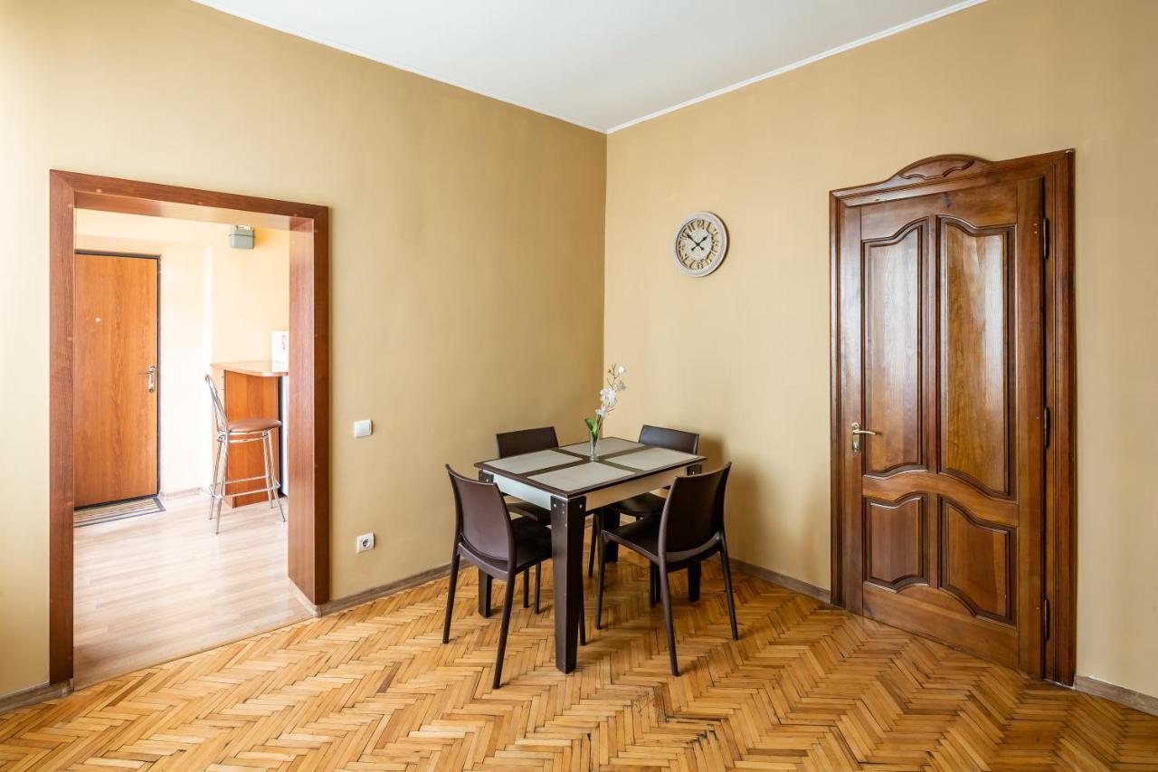 Apartment On Yana Zhizhky إلفيف المظهر الخارجي الصورة